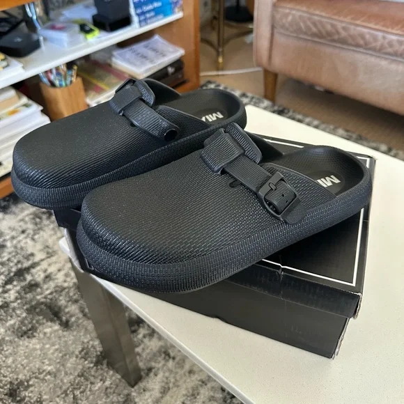 Brand new slip on rubber shoes! - Picture 3 of 4